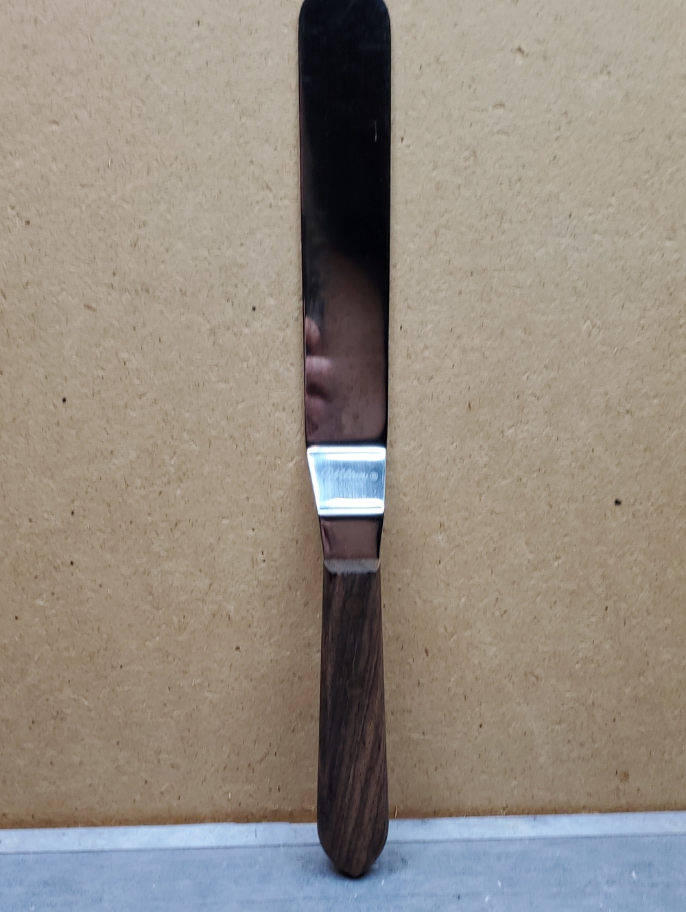 Wilton Offset Stainless Steel Spreader with Wood Handle